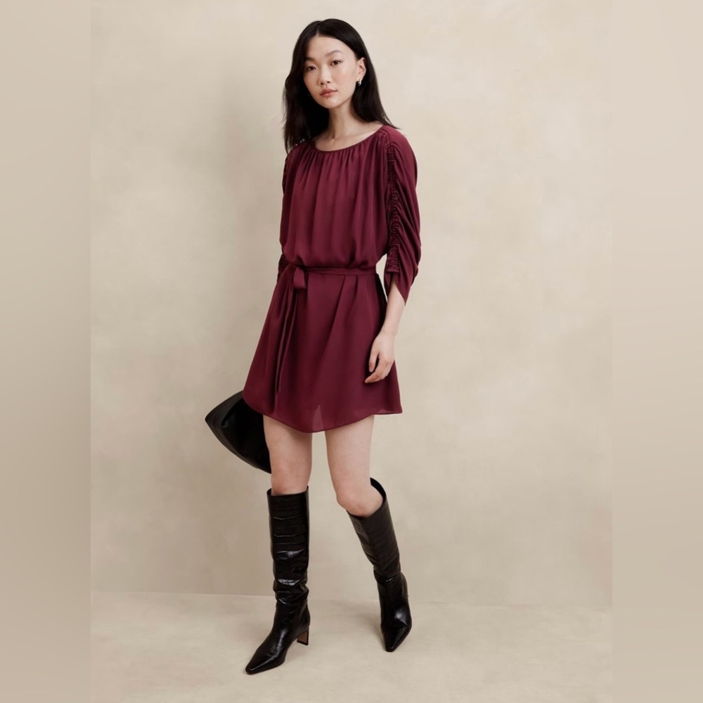 NWT BANANA REPUBLIC SHIRRED MINI DRESS BRIGHT WINE SIZE MEDIUM Retails $110